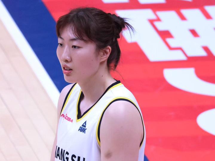 九游官网-轰16分+4记三分！中国女篮24岁1米86王牌真稳：未来闯荡WNBA？