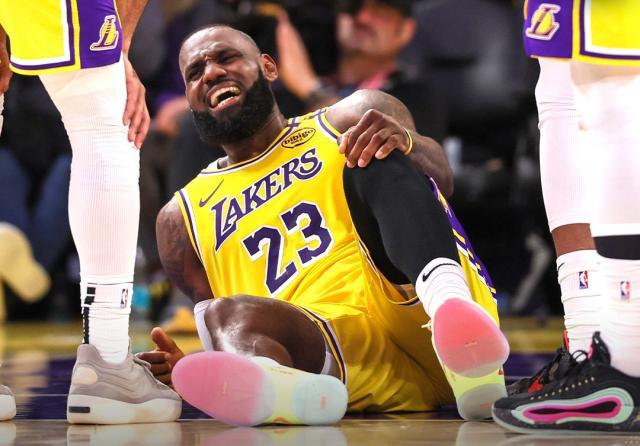 九游体验-湖人记者曝詹姆斯左膝二级扭伤 拖到G6也将缺席